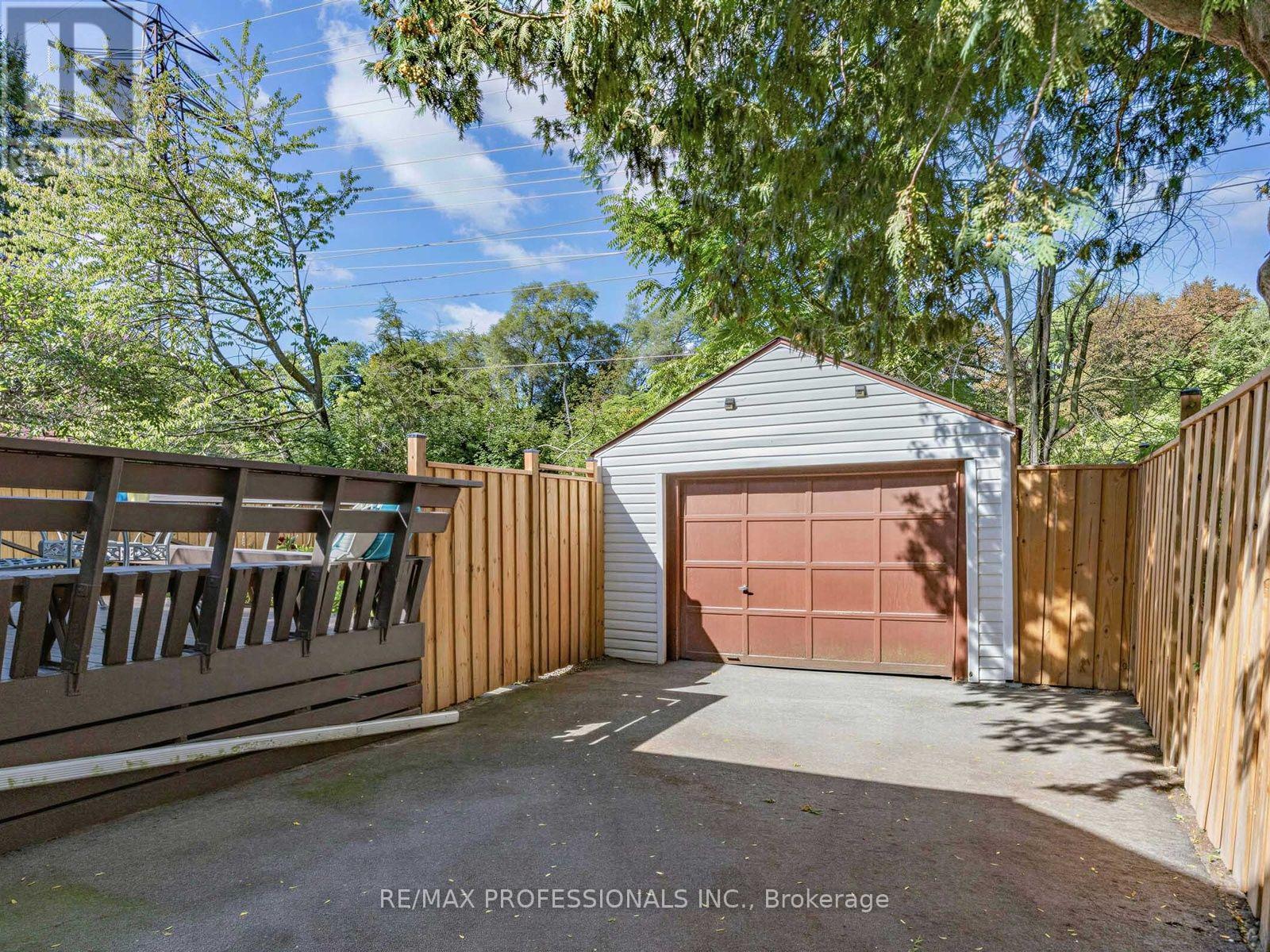 92 WESTROSE AVENUE - 41
