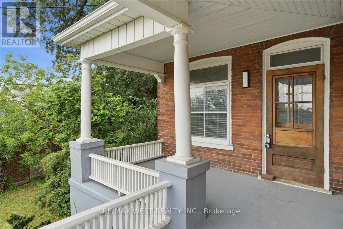 45 Catharine Street, Belleville (Belleville Ward), Ontario, K8P1L6, Belleville (Belleville Ward), Ontario — photo 2 of 5