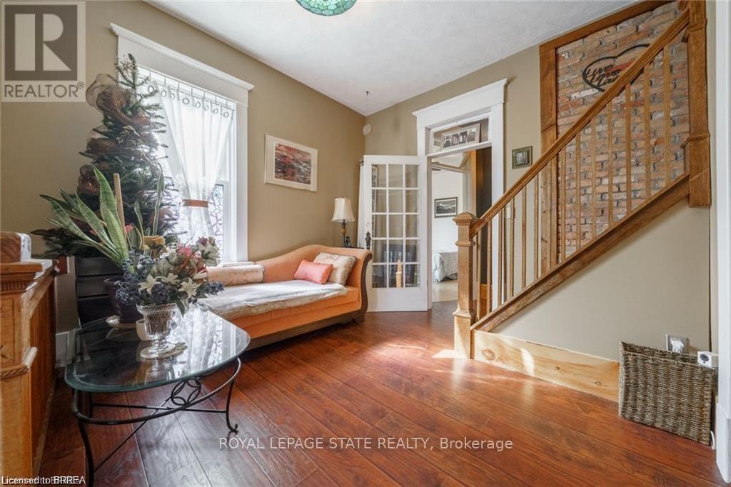 284 COLBORNE STREET N - 22