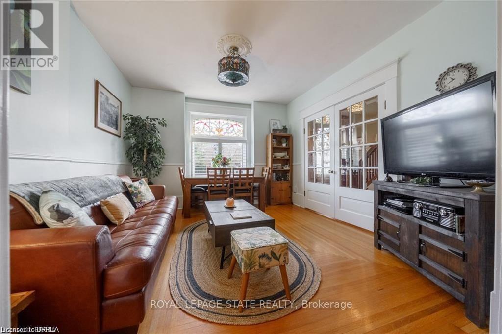 284 COLBORNE STREET N - 27