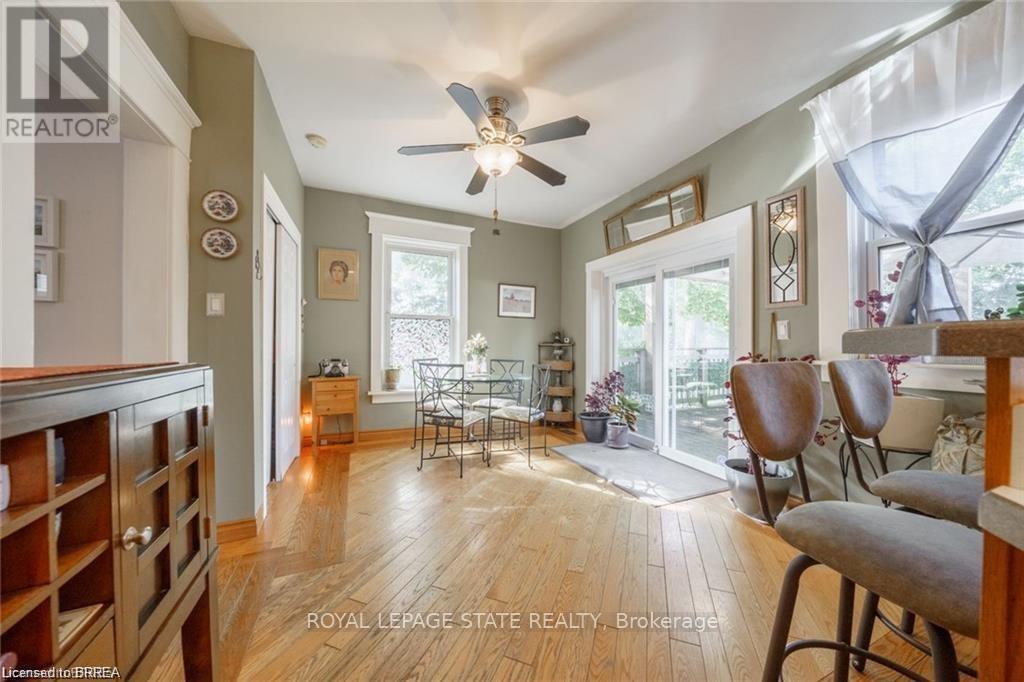284 COLBORNE STREET N - 32
