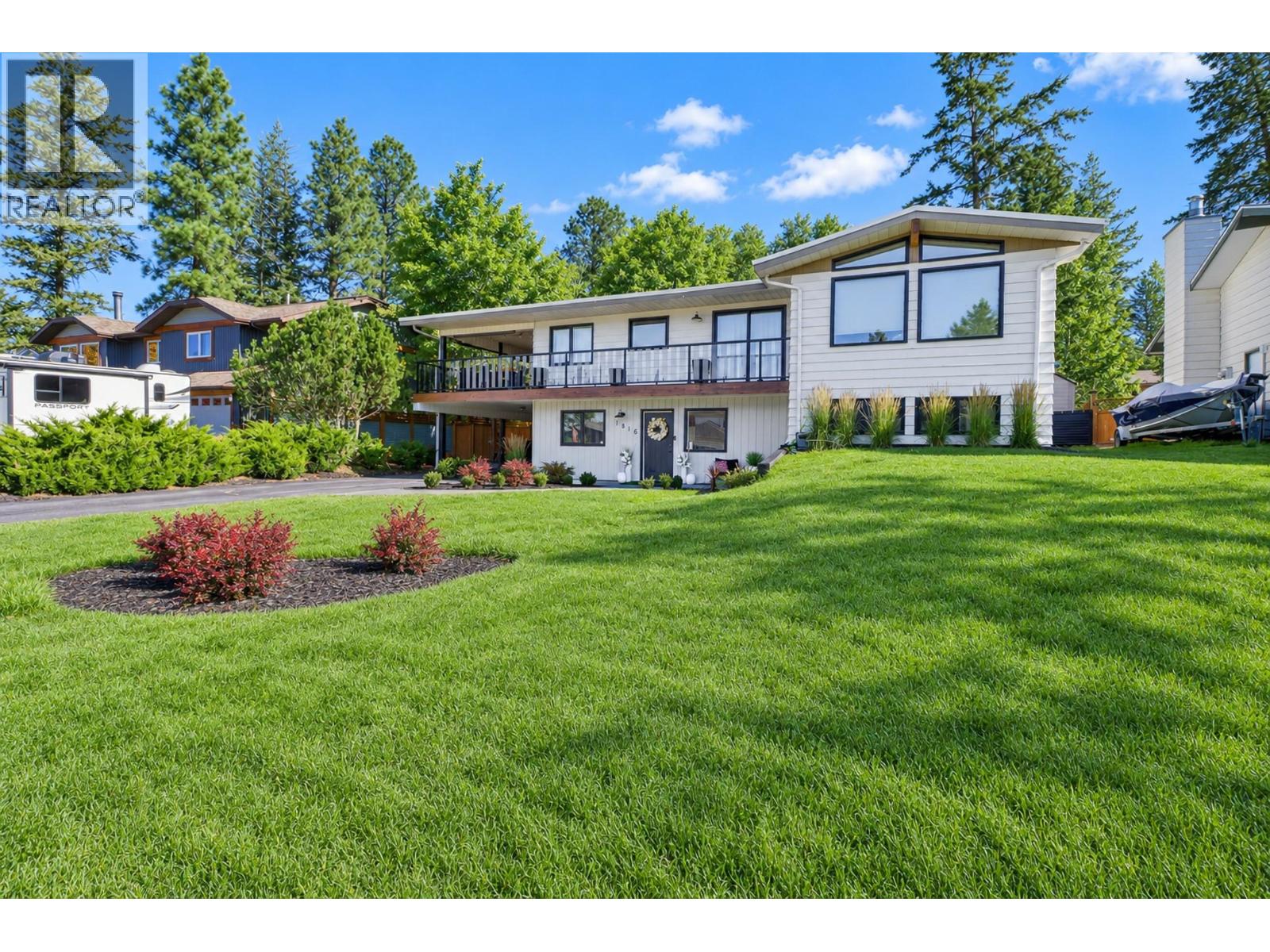 1816 MT CONNELL Crescent - 2