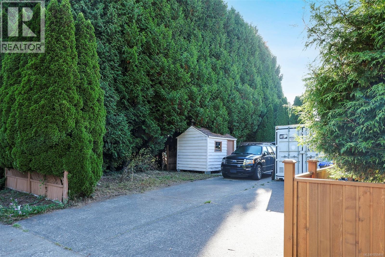2205 4th St E - Image 26