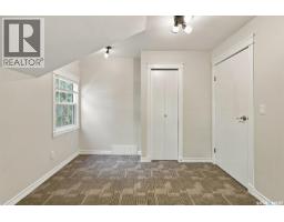 1121 B Avenue N, Saskatoon, SK S7L1G2 Photo 35
