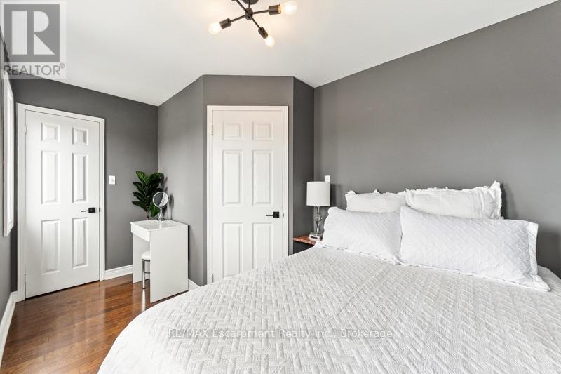 272 GLENASHTON DRIVE - 17