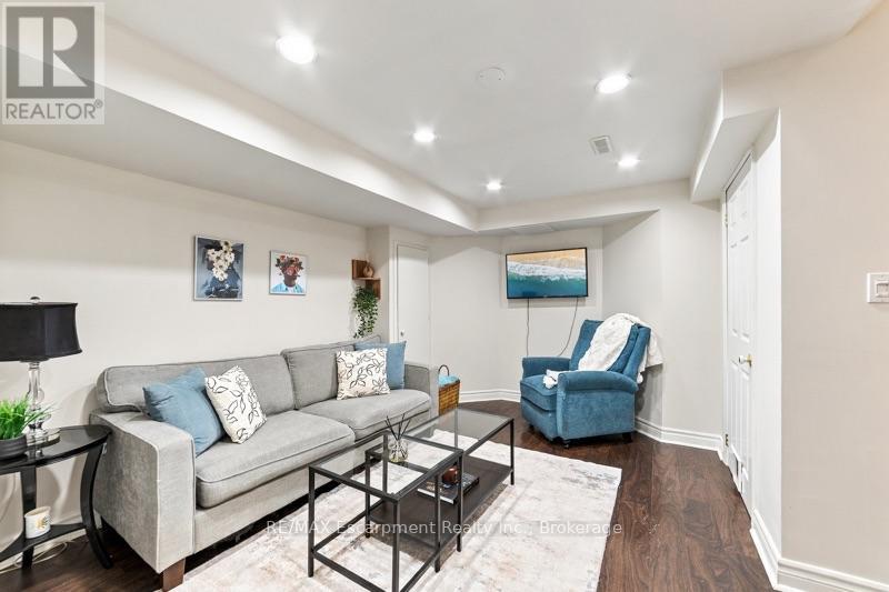 272 GLENASHTON DRIVE - 27