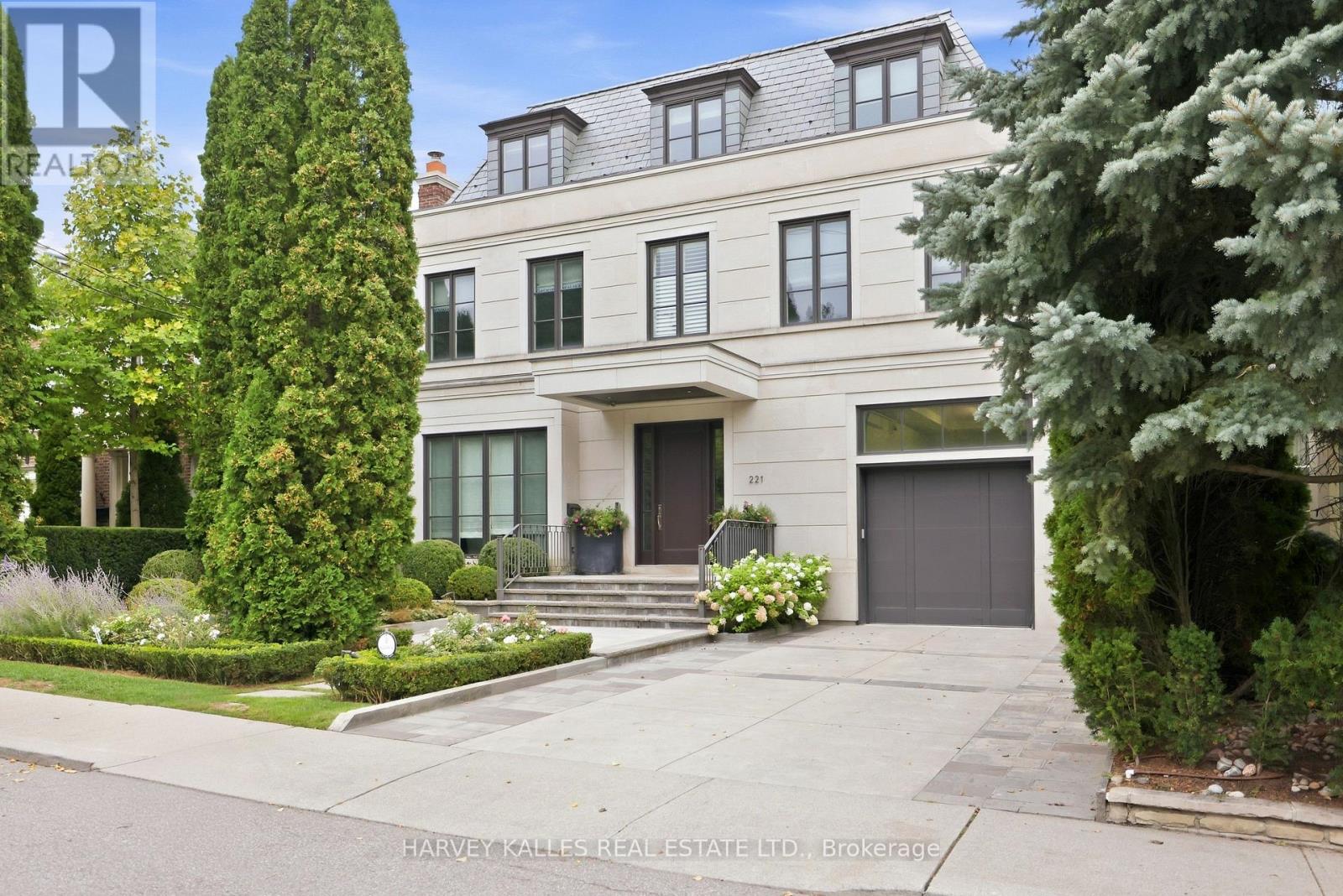 Photo of 221 Dunvegan Road
