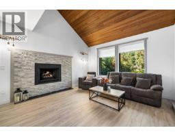 5520 Huckleberry Lane, North Vancouver, BC V7R4N8 Photo 10