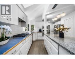 5520 Huckleberry Lane, North Vancouver, BC V7R4N8 Photo 15