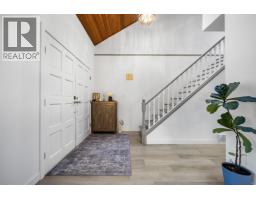 5520 Huckleberry Lane, North Vancouver, BC V7R4N8 Photo 6