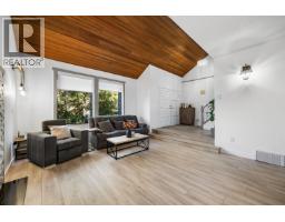 5520 Huckleberry Lane, North Vancouver, BC V7R4N8 Photo 9