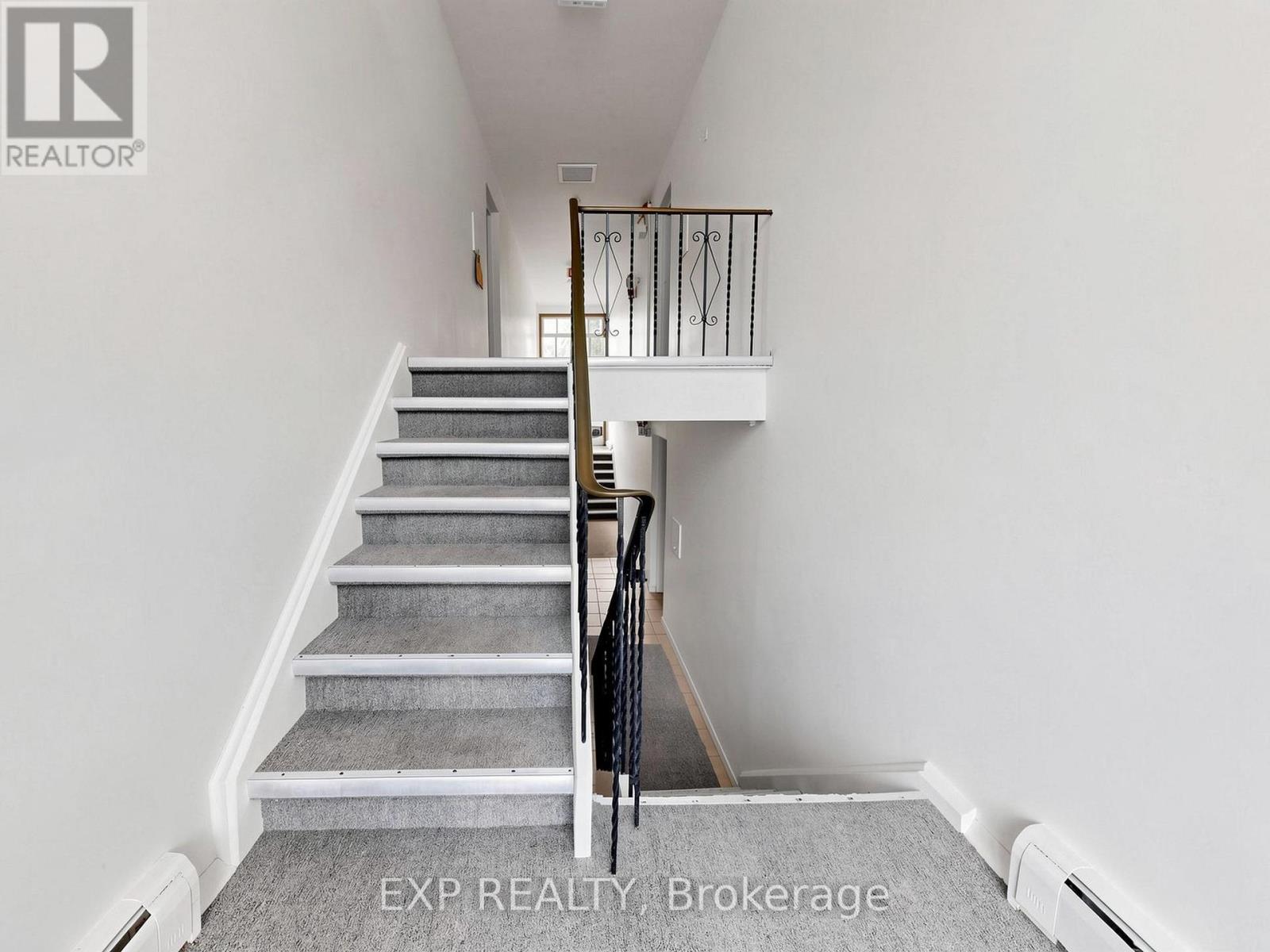 89 DONALD STREET, Barrie (Queen's Park) — photo 2