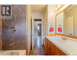 1014 Hopkins Crescent, Moose Jaw, SK S6H3E7 Photo 17