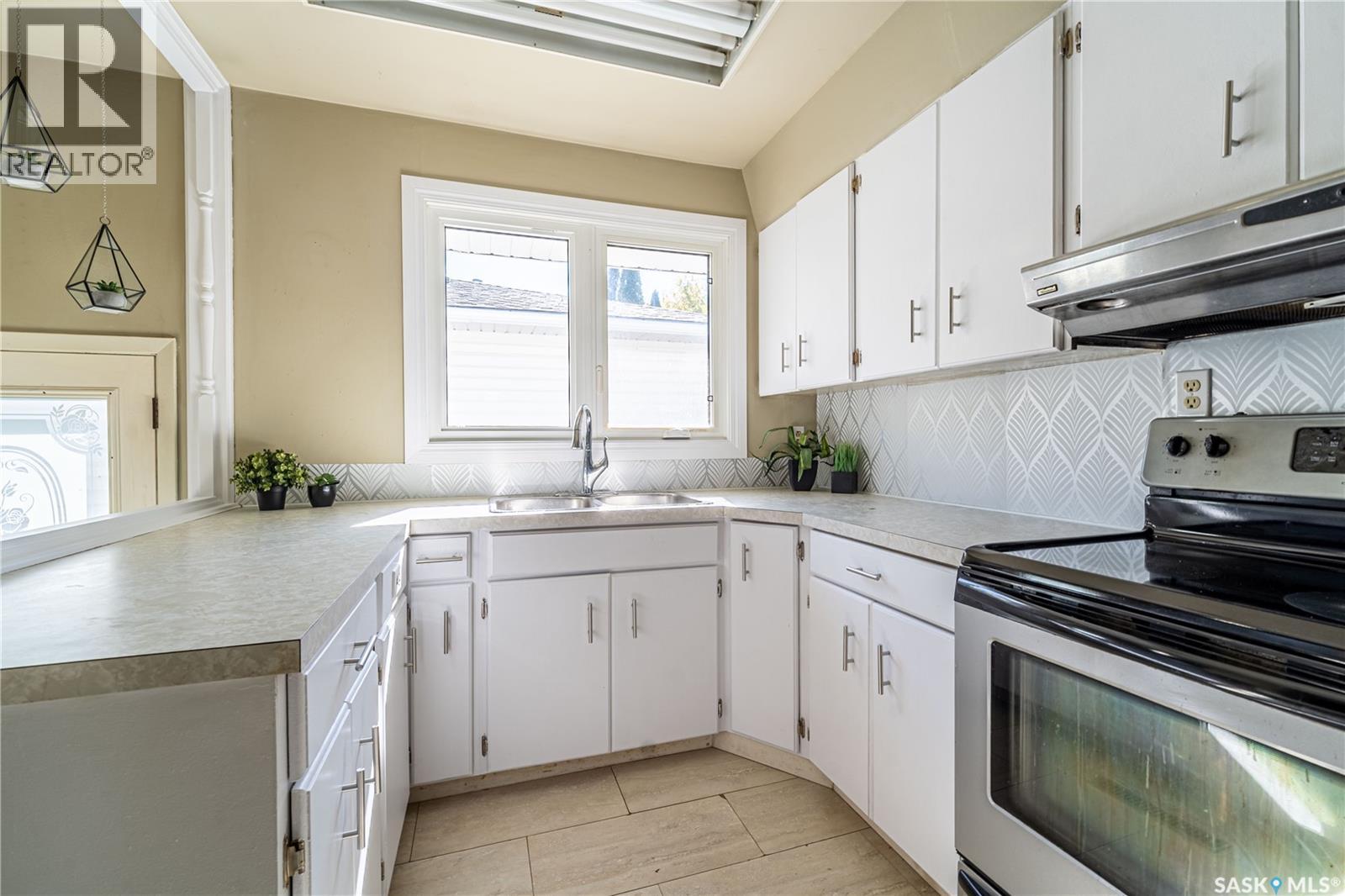1014 Hopkins CRESCENT - 8