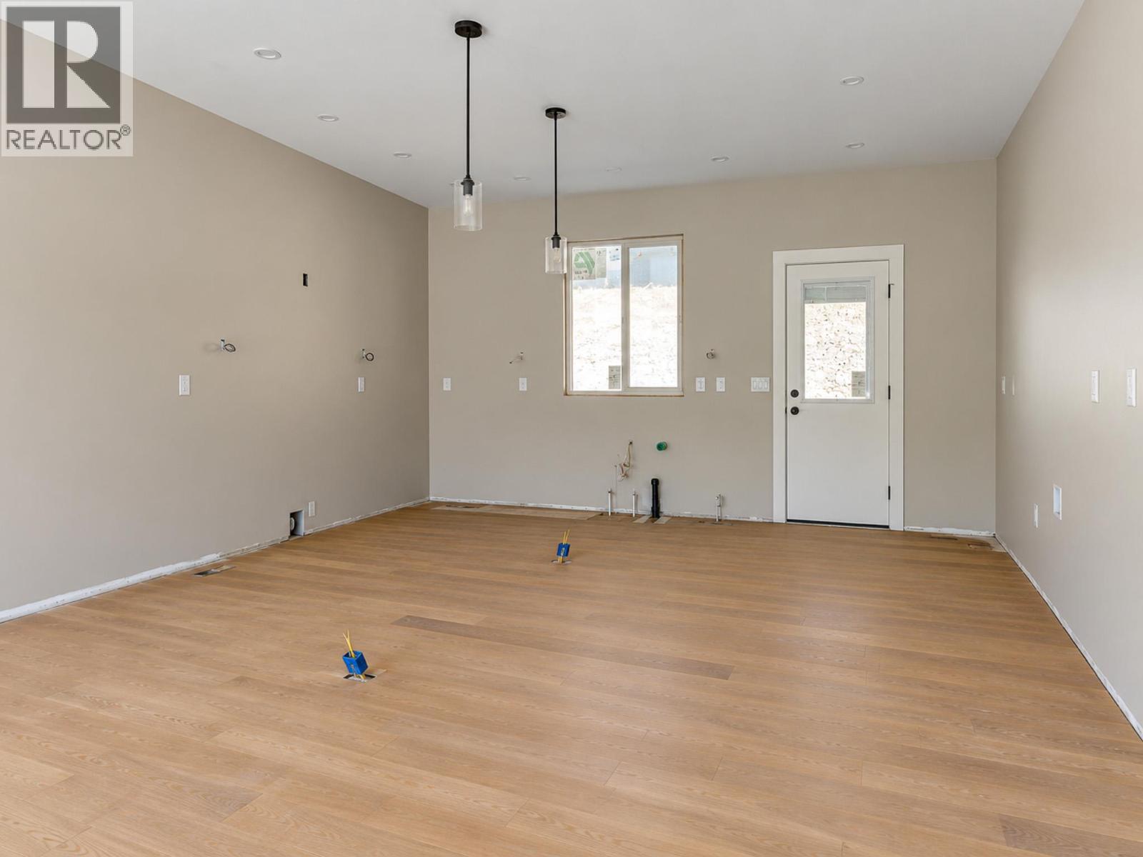 1660 8 Street Southeast, Salmon Arm, British Columbia, V1E0G9, Salmon Arm, British Columbia — photo 5 of 5