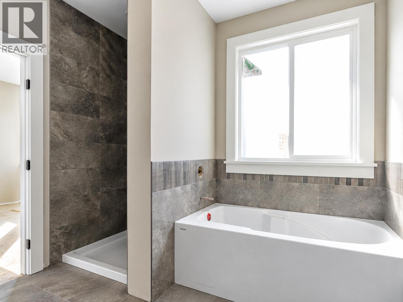  1660 8 Street Southeast, Salmon Arm