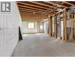 Living room - 1660 8 Street Se, Salmon Arm, BC V1E0G9 Photo 9