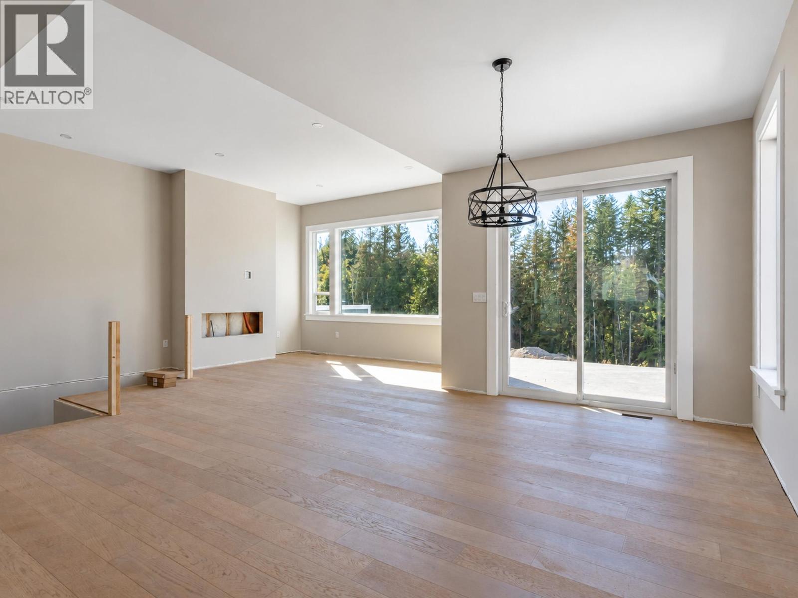1660 8 Street Southeast, Salmon Arm, British Columbia, V1E0G9, Salmon Arm, British Columbia — photo 2 of 5