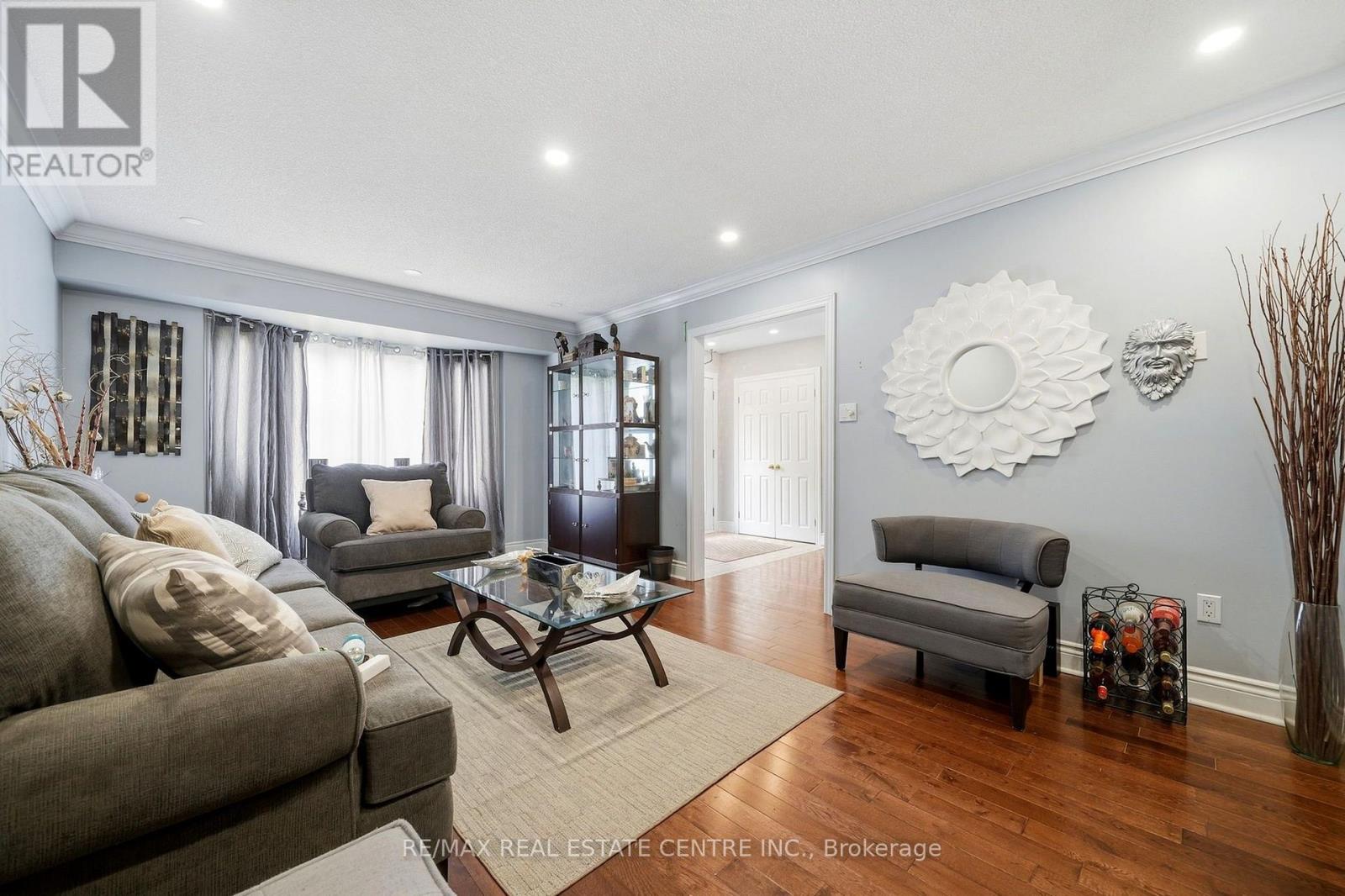 44 MADELAINE CRESCENT, Brampton (Central Park) — photo 7