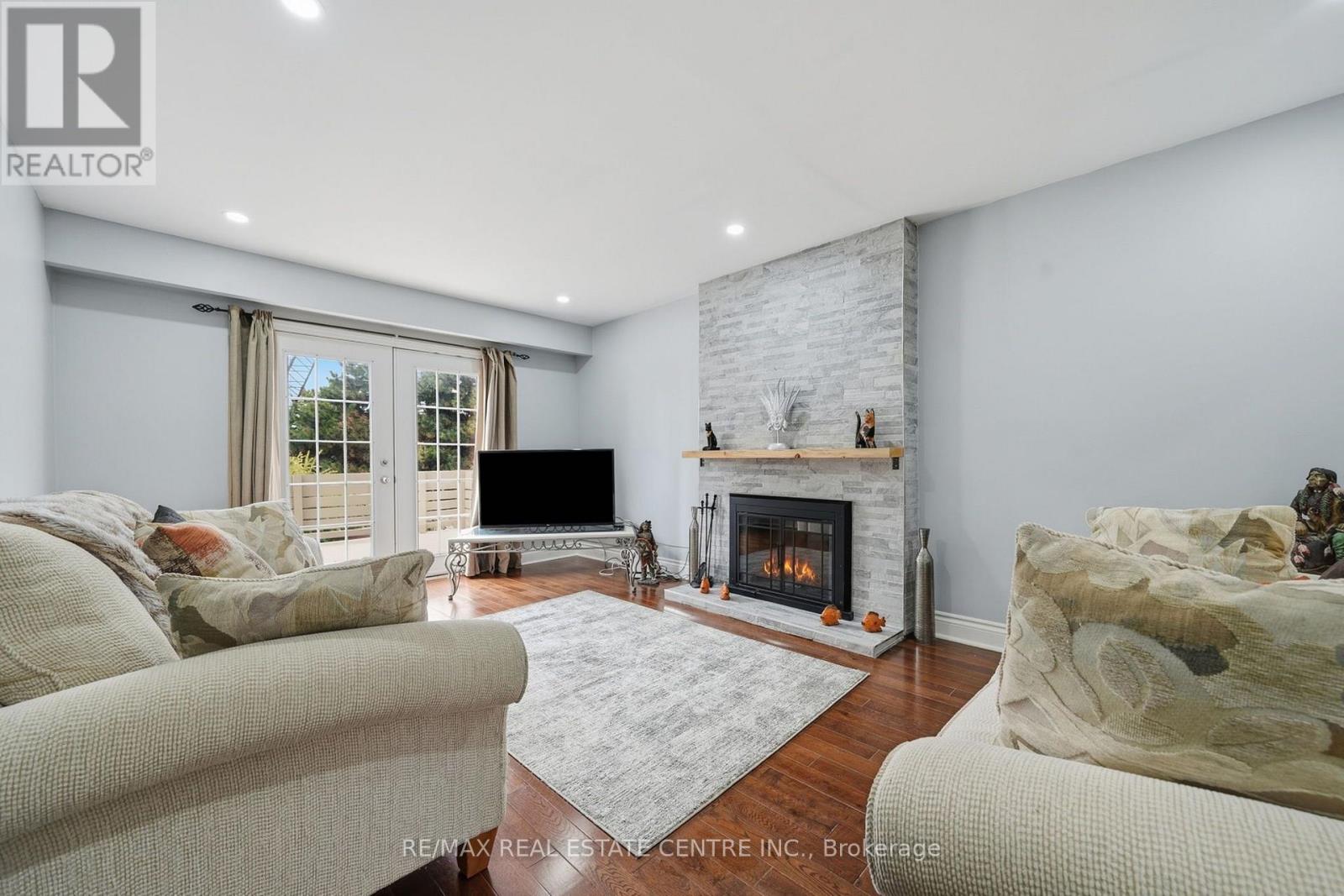 44 MADELAINE CRESCENT, Brampton (Central Park) — photo 9