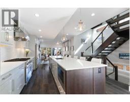 4pc Bathroom - 2106 27 Avenue Sw, Calgary, AB T2T1H7 Photo 6