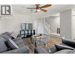 4pc Bathroom - 6219 18a Street Se, Calgary, AB T2C0N2 Photo 6