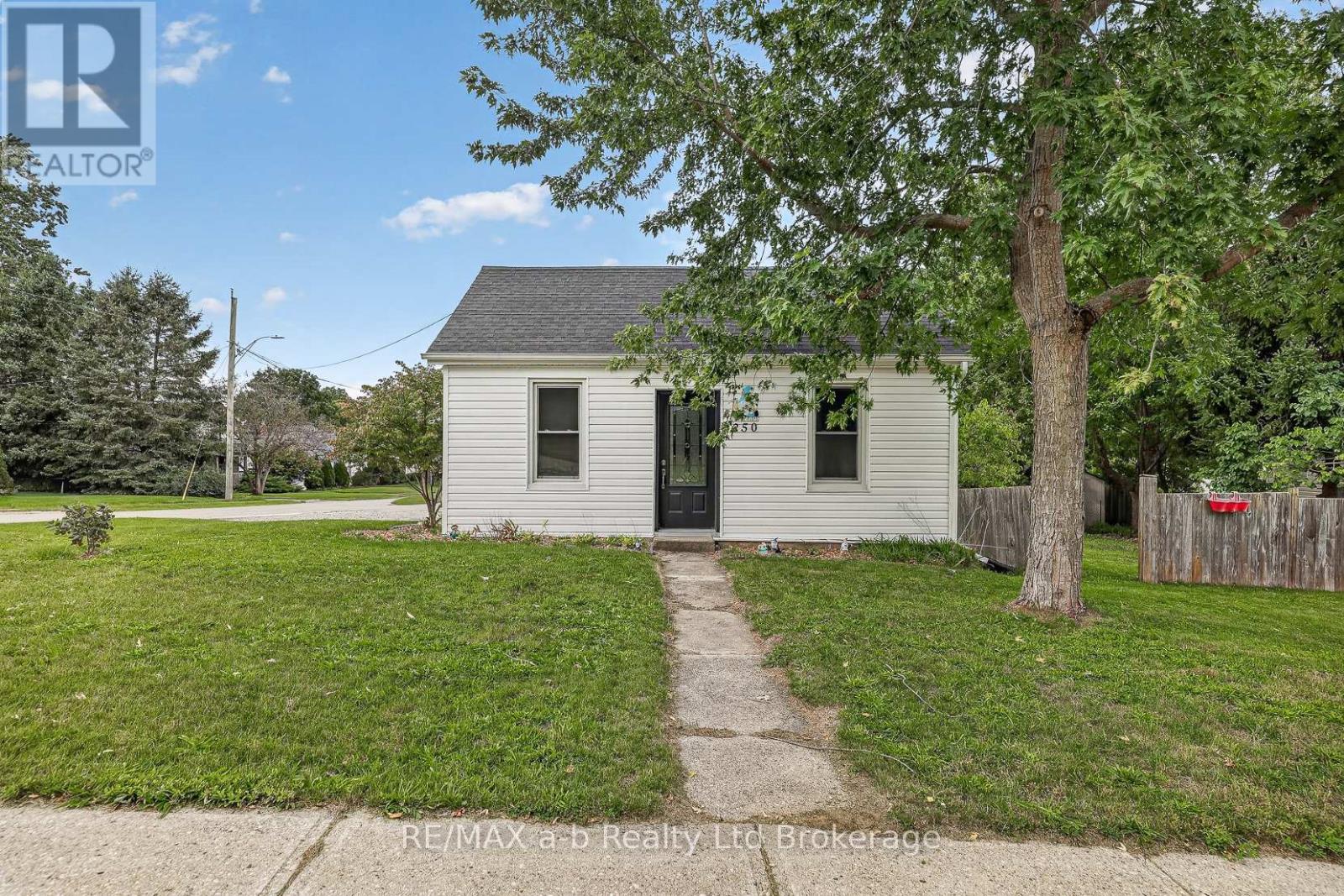 250 FREDERICK STREET, Ingersoll (Ingersoll - South) — photo 2