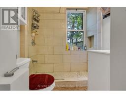 Bathroom - 827 Craven Road, Toronto, ON M4L2Z7 Photo 9