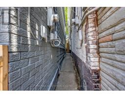 Bathroom - 827 Craven Road, Toronto, ON M4L2Z7 Photo 8