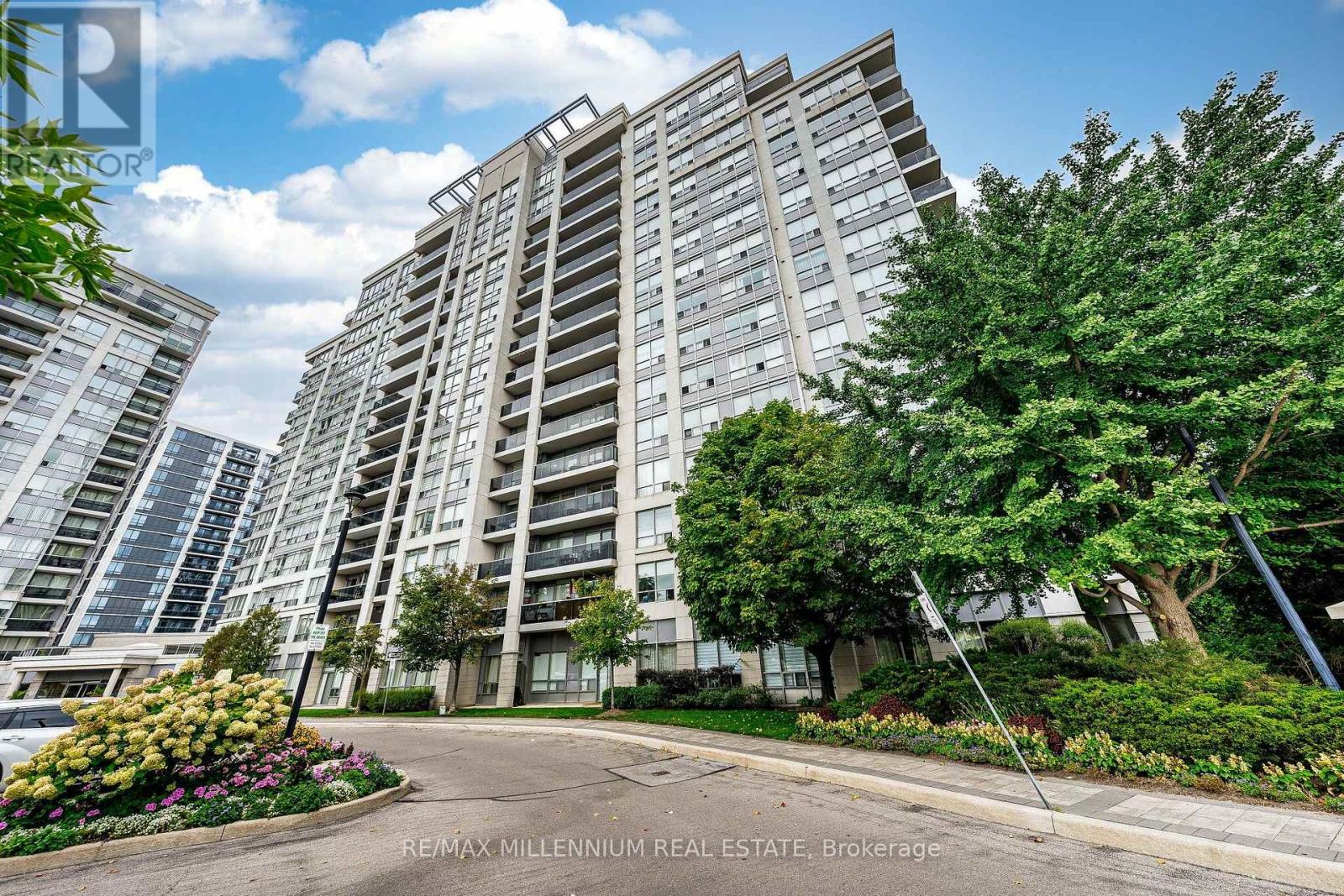 902 - 50 DISERA DRIVE, Vaughan (Beverley Glen) — photo 3