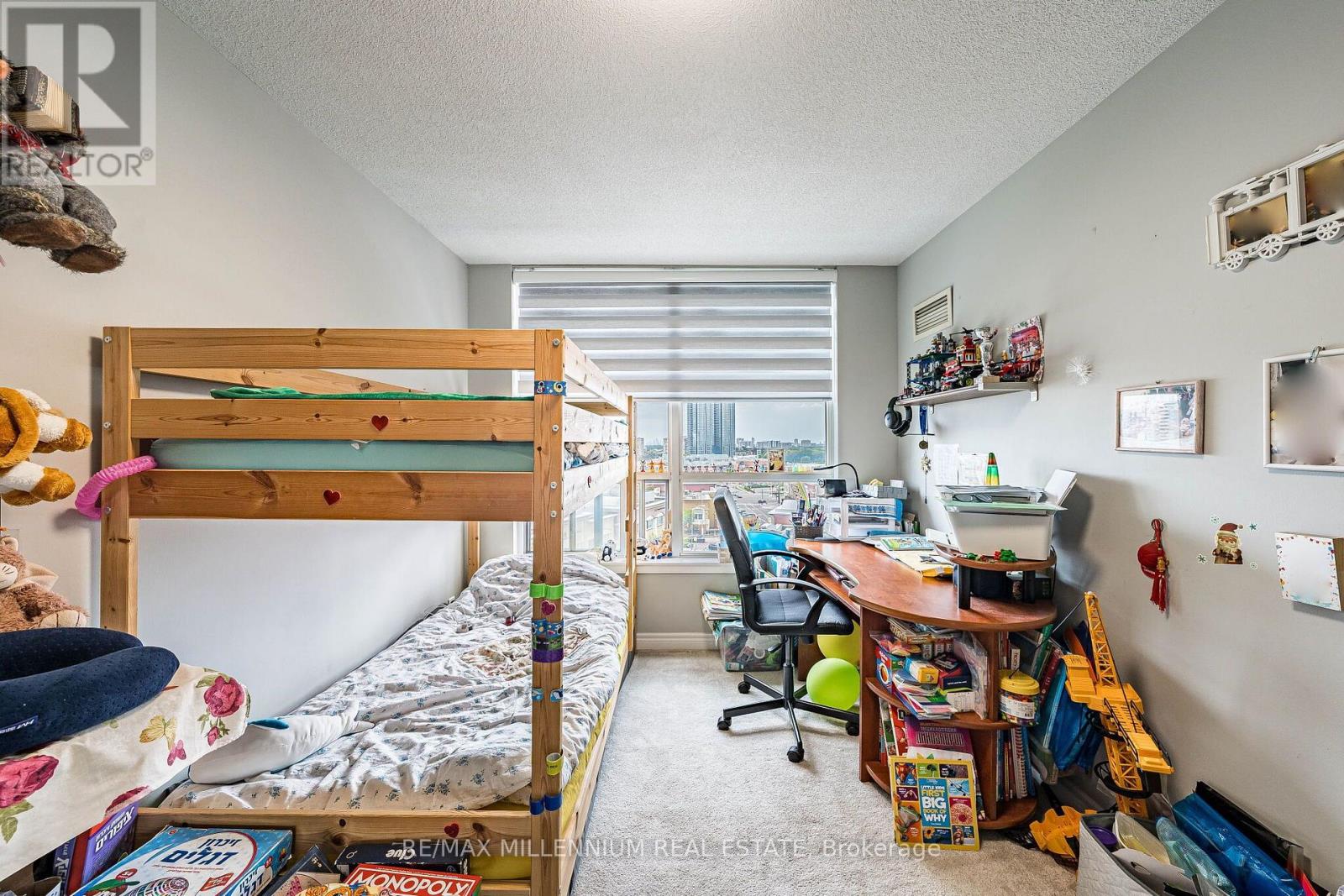 #902 50 DISERA DRIVE - 35