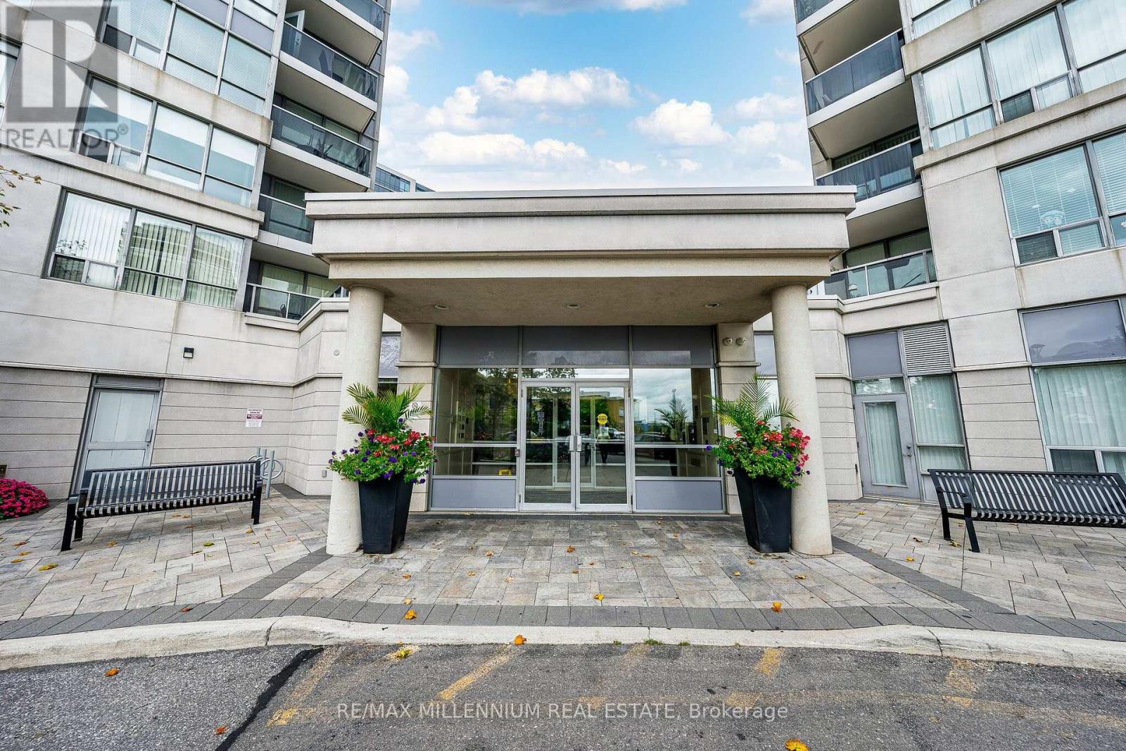 902 - 50 DISERA DRIVE, Vaughan (Beverley Glen) — photo 4