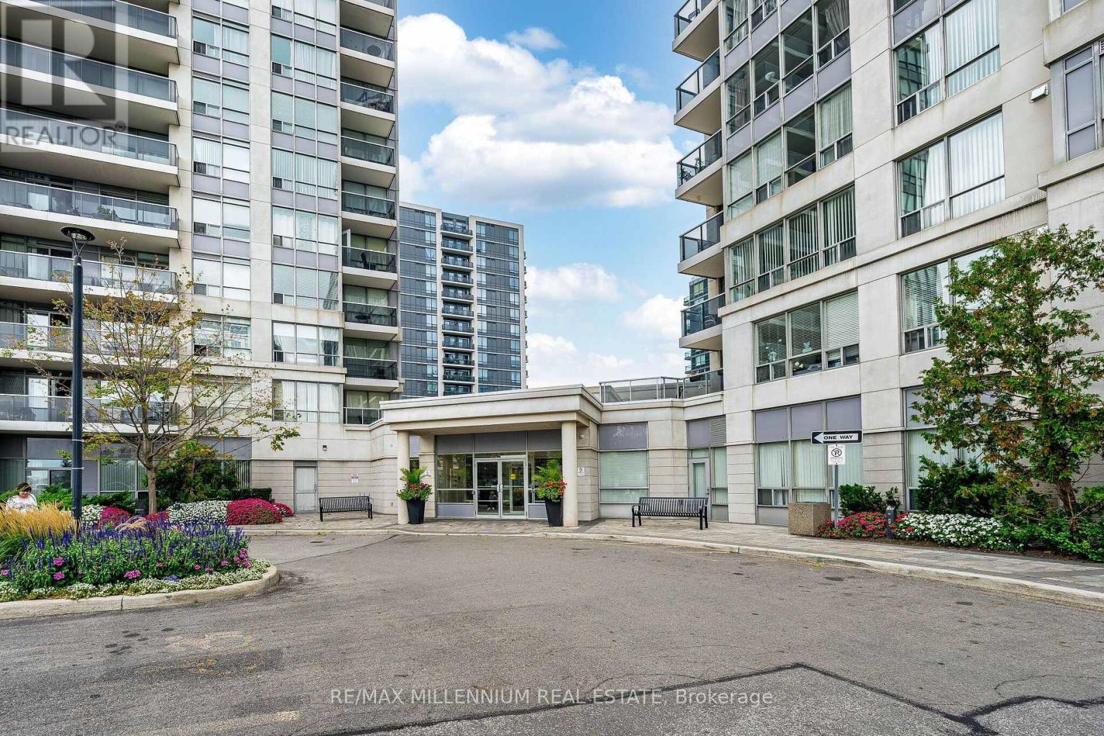 902 - 50 DISERA DRIVE, Vaughan (Beverley Glen) — photo 5