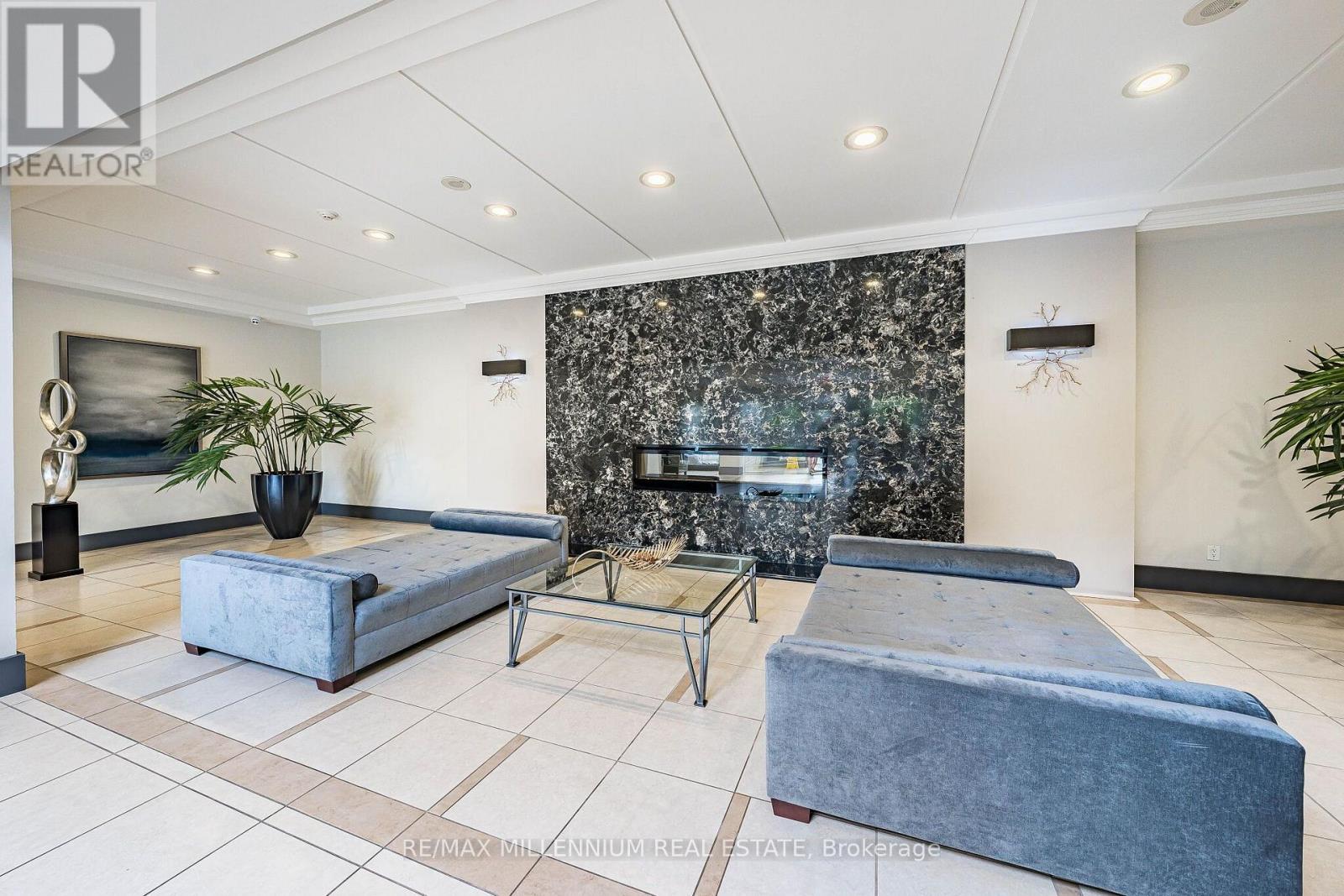 902 - 50 DISERA DRIVE, Vaughan (Beverley Glen) — photo 7