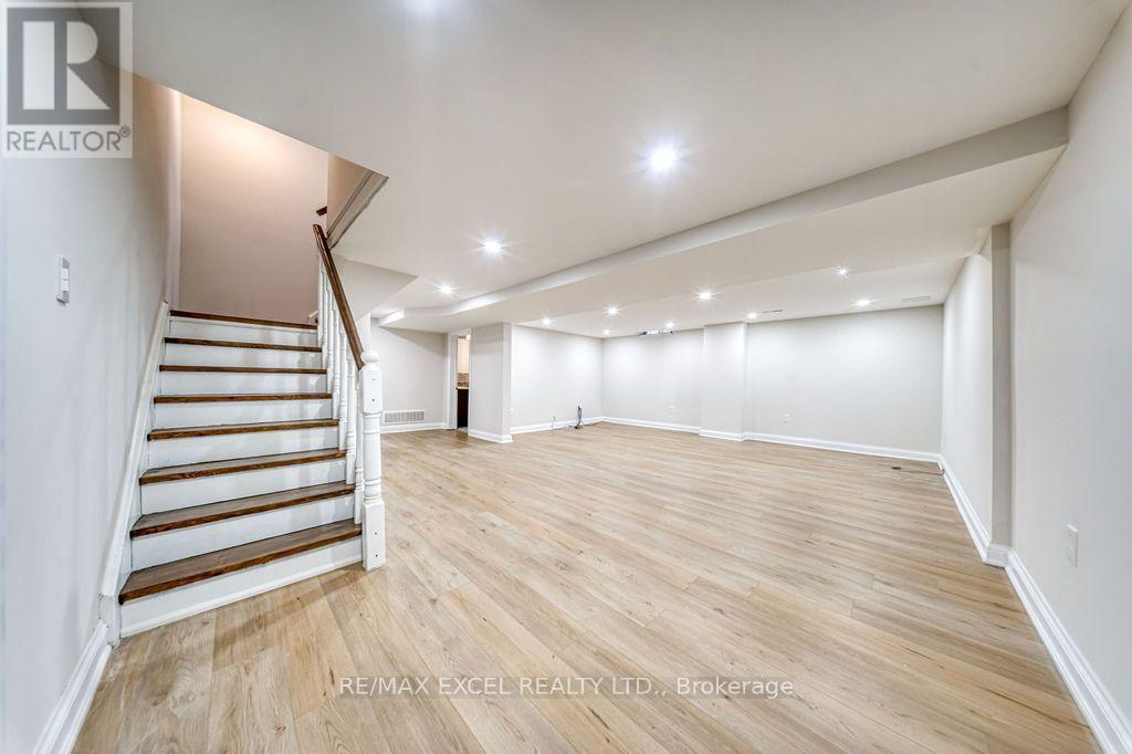 2105 OAKMEAD BOULEVARD - Image 32