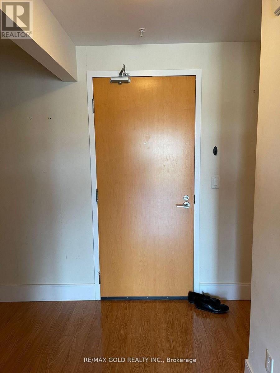 203 - 155 ST LEGER STREET — photo 2