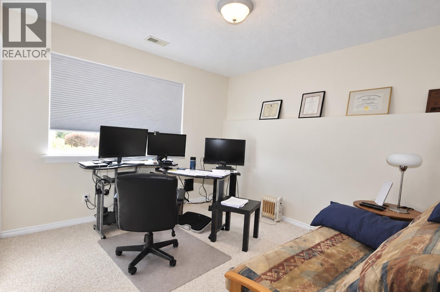 #10 11 EAGLE CRESCENT - 17