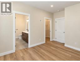 Living room - 1450 21 Street Ne, Salmon Arm, BC V1E0G8 Photo 9