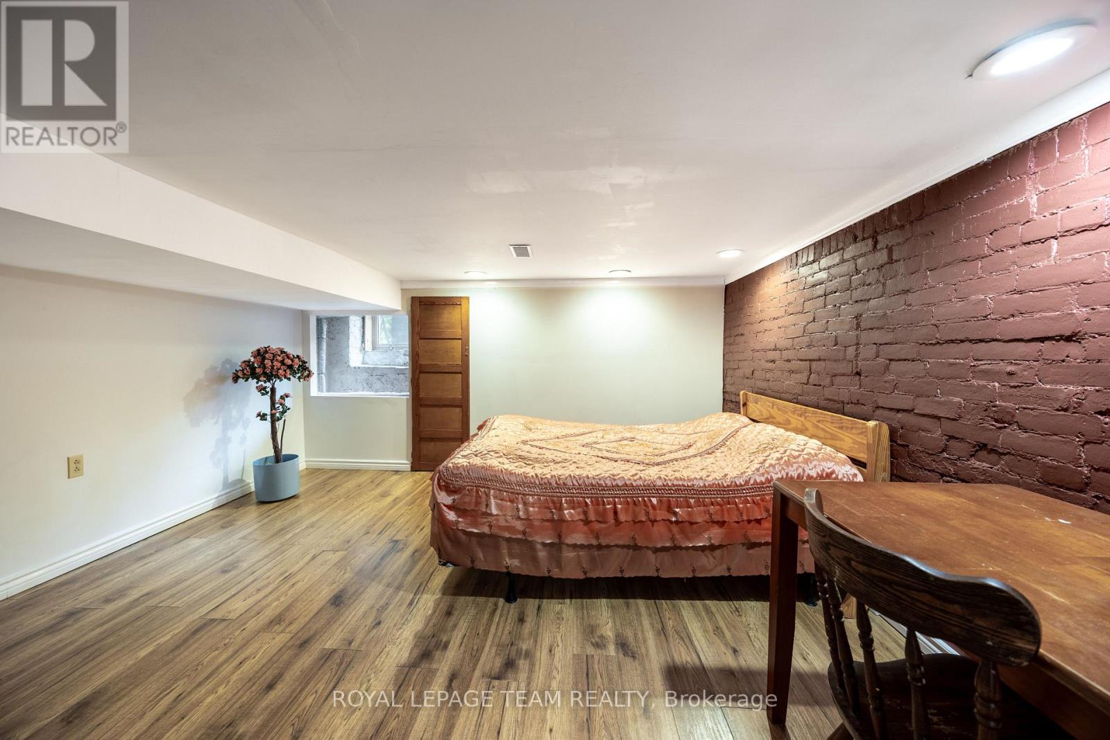 301 SOMERSET STREET E - Image 39