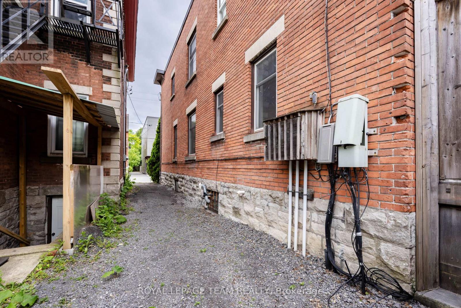 301 SOMERSET STREET E - Image 46