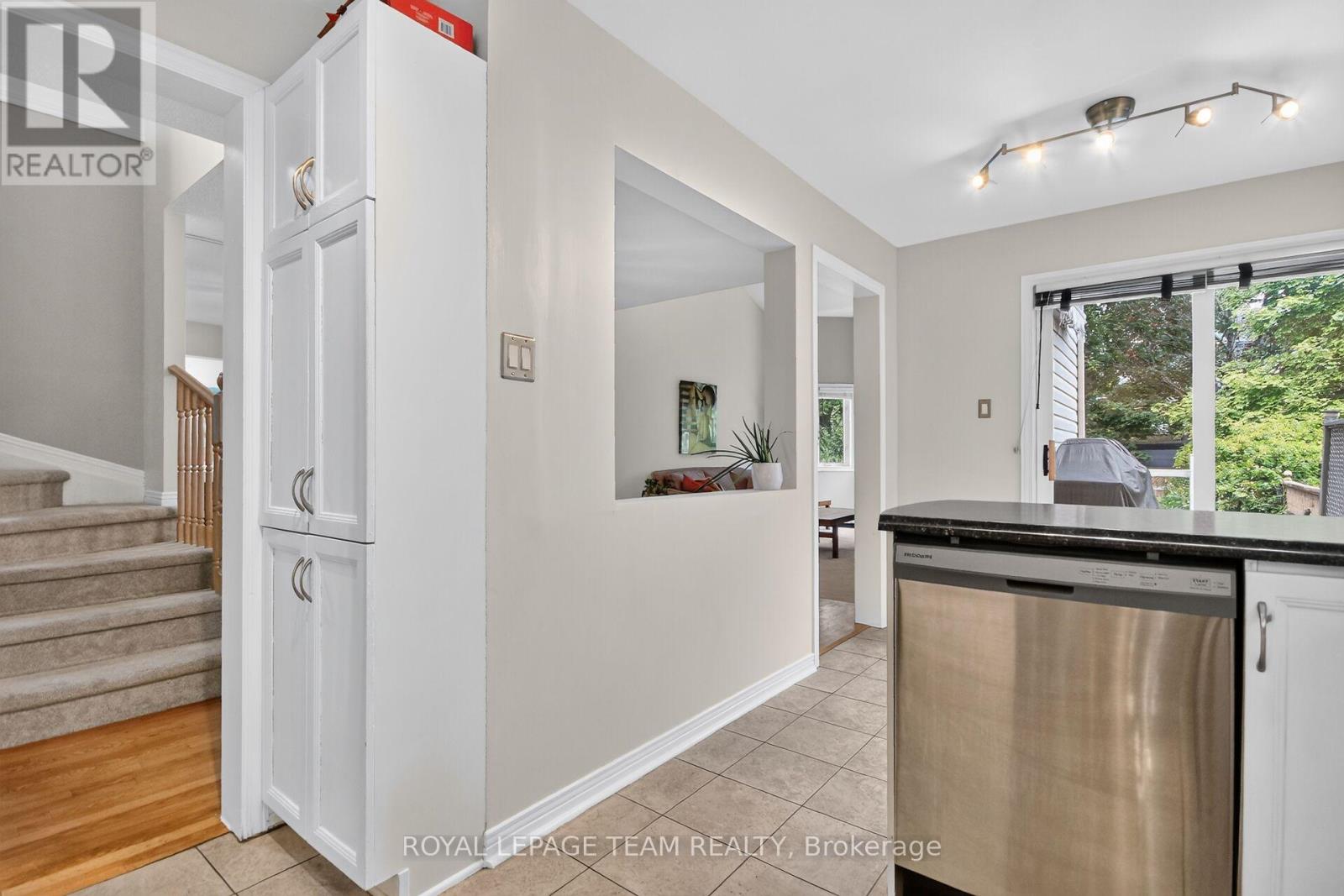 23 GRASSY PLAINS DRIVE, Ottawa — photo 6