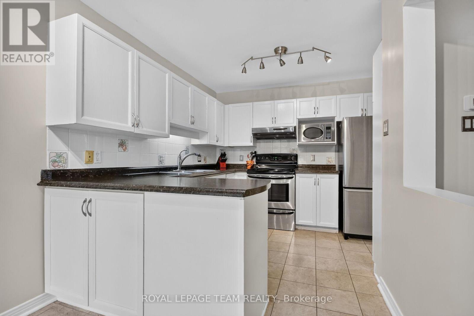 23 GRASSY PLAINS DRIVE, Ottawa — photo 7