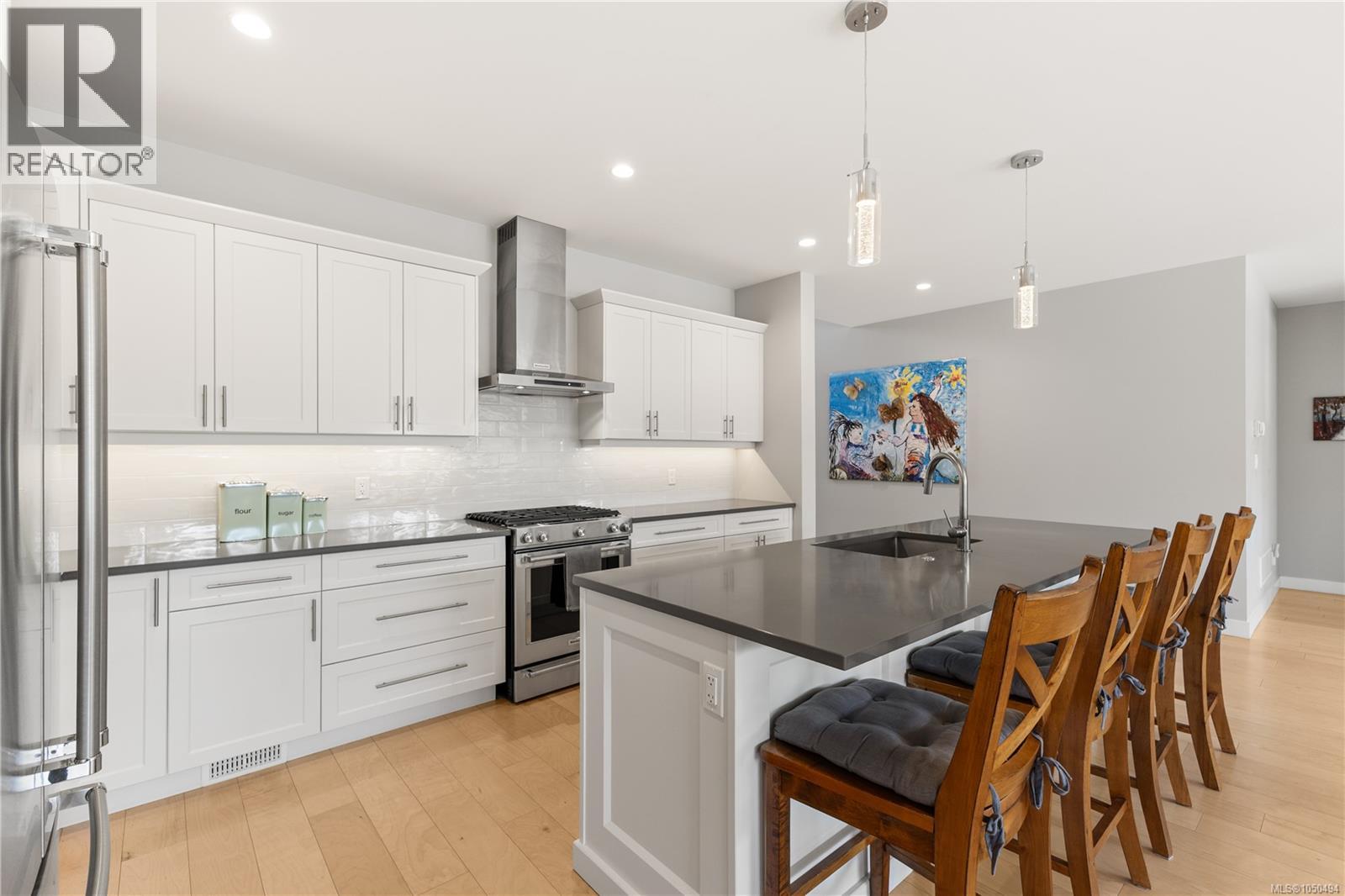 711 Salal St - 4