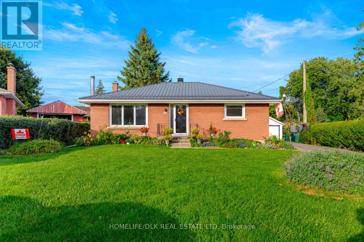 11 FAIRMONT PLACE, Brockville