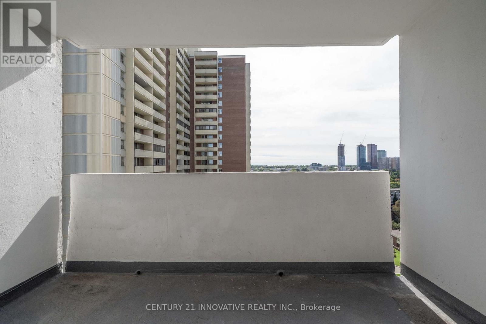 #1903 3 MASSEY SQUARE - 24