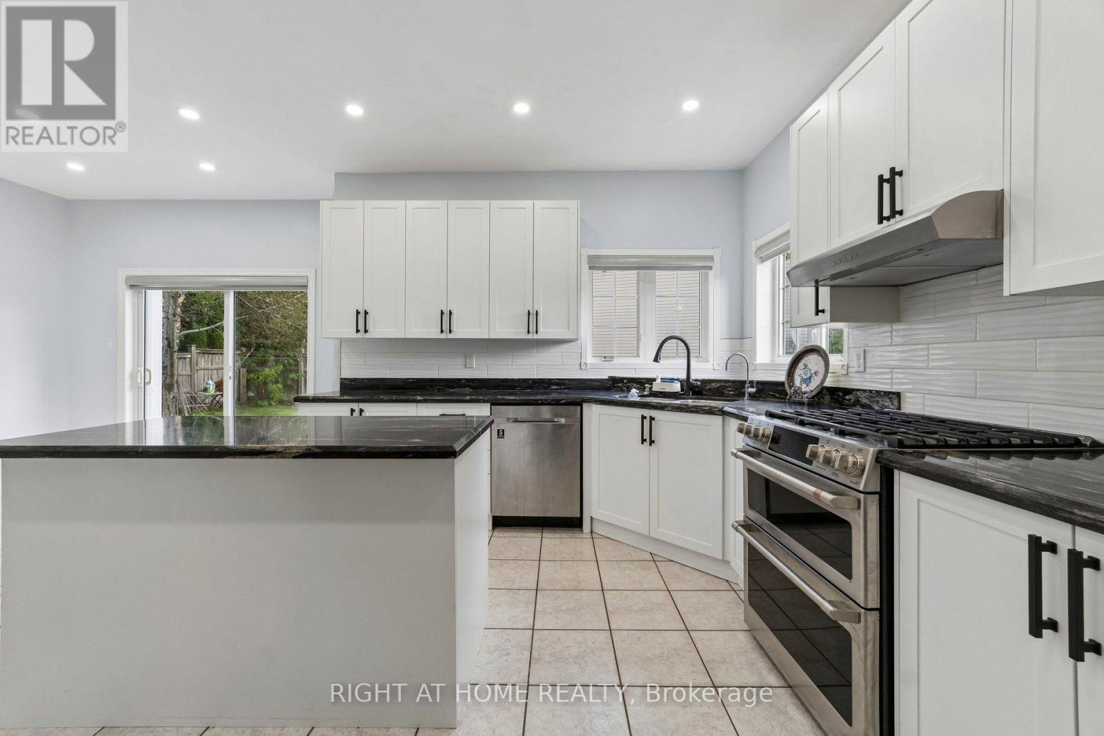 23 CROXALL BOULEVARD, Whitby (Brooklin) — photo 11