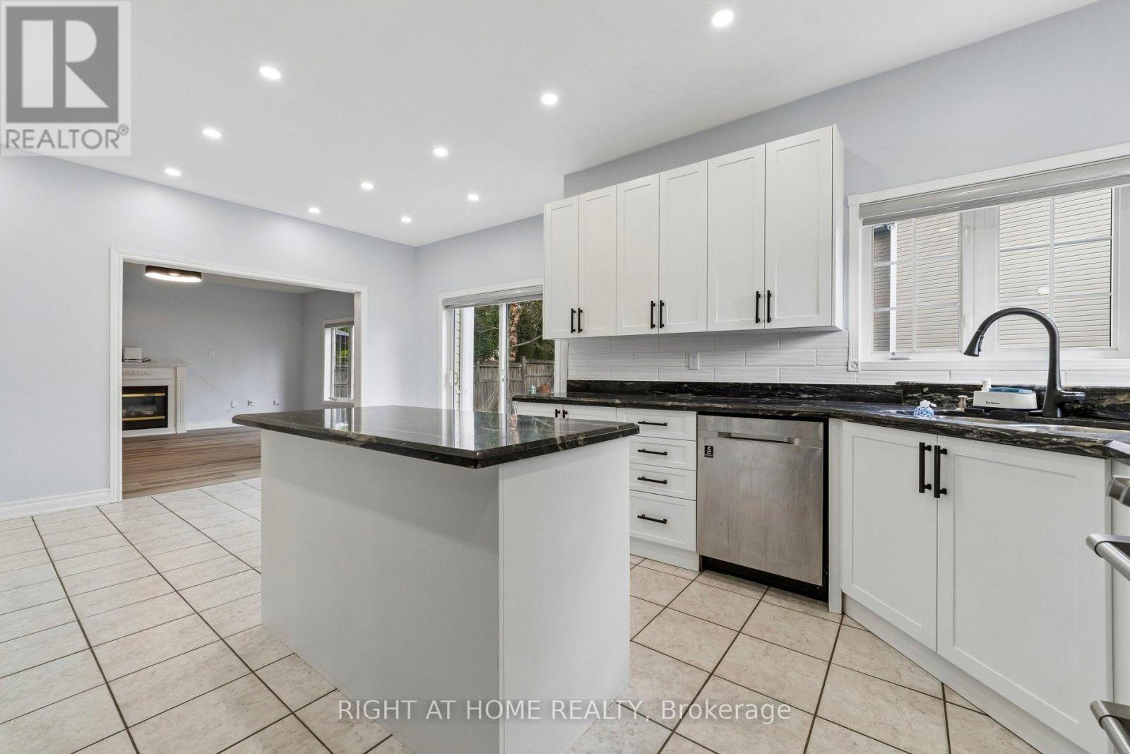 23 CROXALL BOULEVARD, Whitby (Brooklin) — photo 12