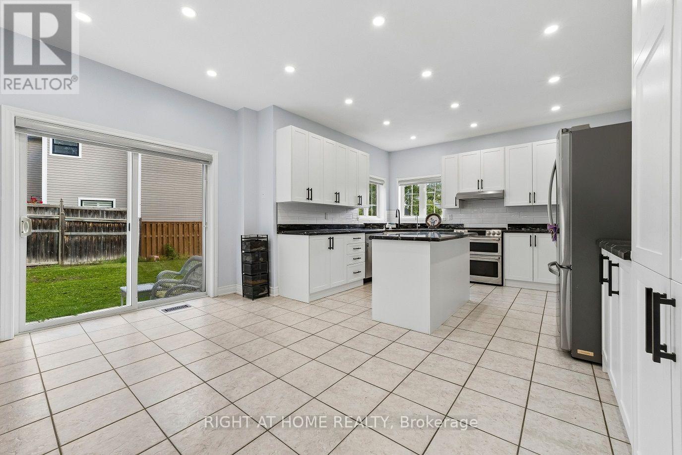 23 CROXALL BOULEVARD, Whitby (Brooklin) — photo 9