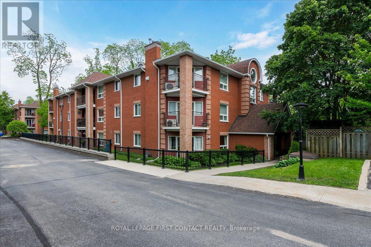 102 - 131 CLAPPERTON STREET, Barrie (Wellington)