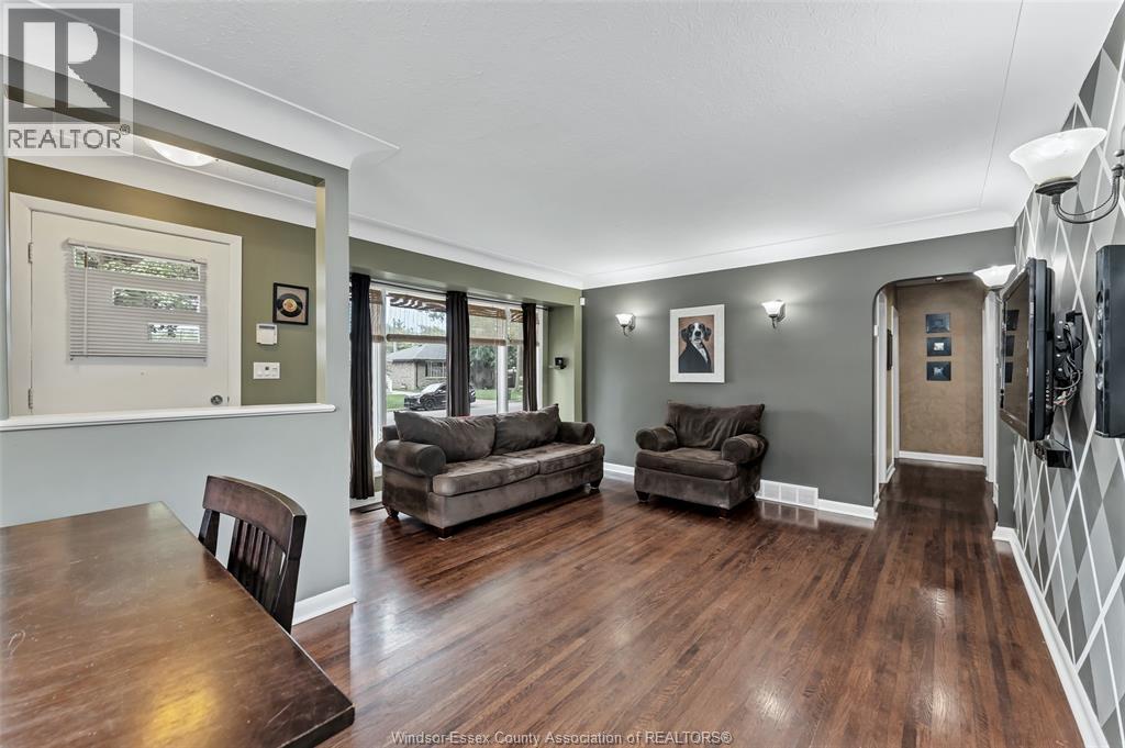 531 ISACK DRIVE - 10